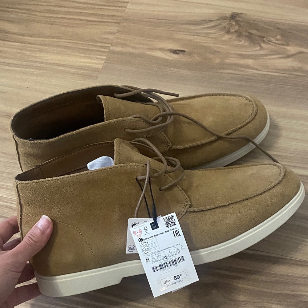 Zara Men's Chukka Boots in Tan Suede
